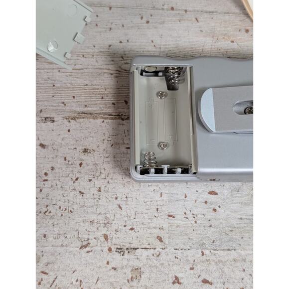 TopiX TV/FM Wireless Audio Transmitter Receiver TE-323 Anthropomorphic Rabbit - Picture 7 of 11